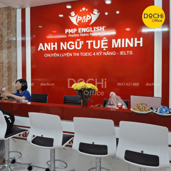 Bàn giao nội thất văn phòng - Quầy lễ tân sang trọng