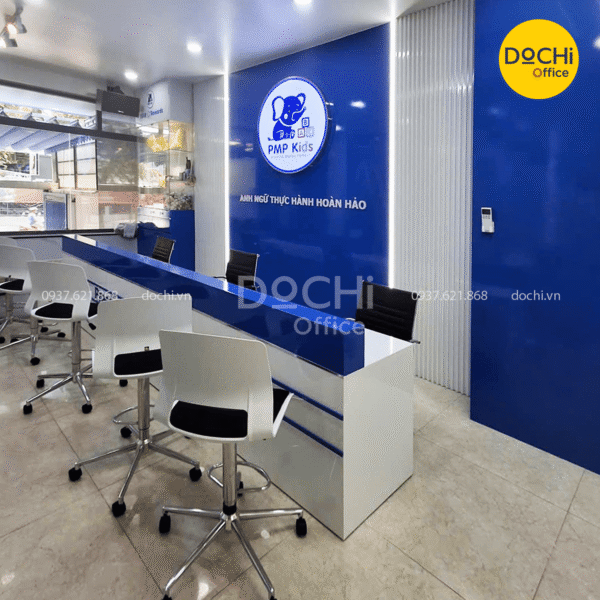 Bàn Giao Nội Thất Văn Phòng Trung Tâm Tiếng Anh cho bé - Ghế ngồi và bàn quầy hiện đại