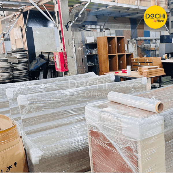 Các loại vật liệu và công cụ được sử dụng để đóng hàng nội thất tại DOCHI OFFICE