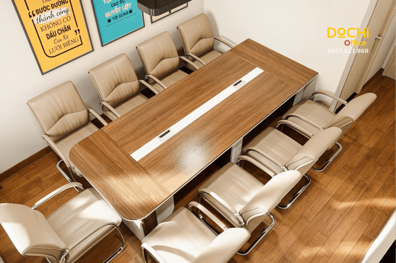 Phòng họp lớn bên trái tầng 2